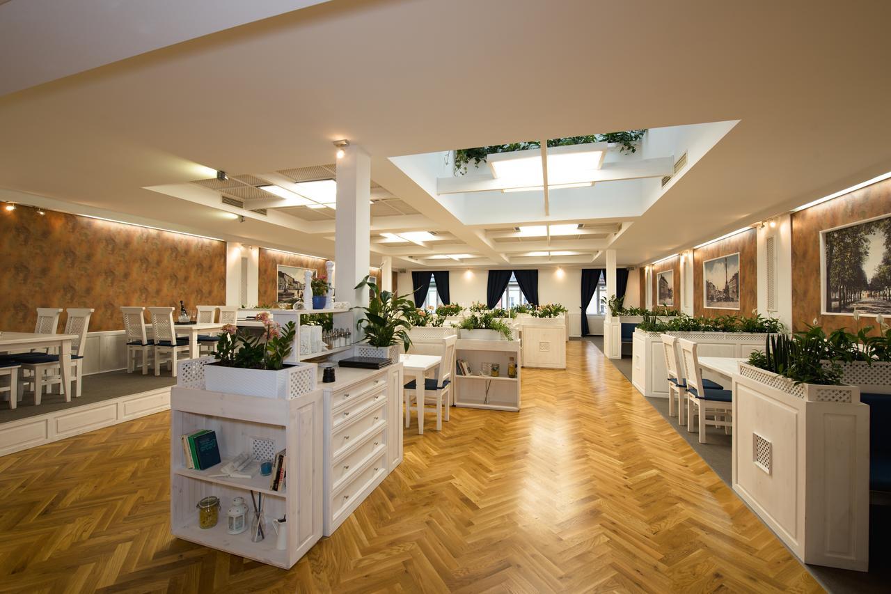 Hotel Slavia Svitavy Bagian luar foto